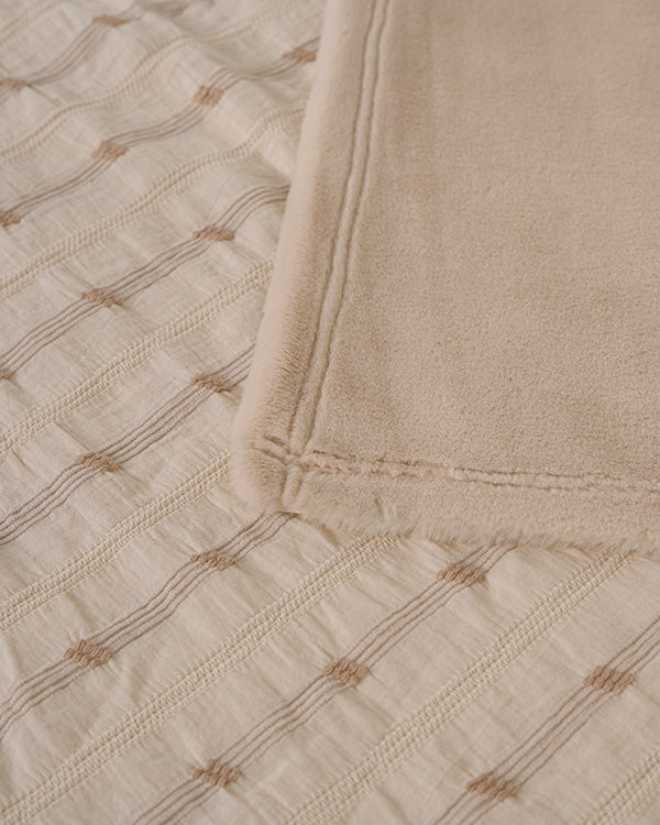 Cozy Texture Plush Blanket – Beige