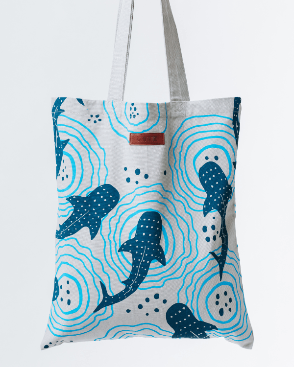 Swimming Turtles Everyday Tote
