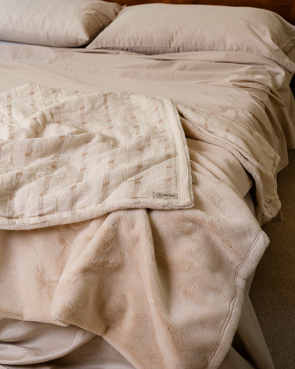 Cozy Texture Plush Blanket – Beige