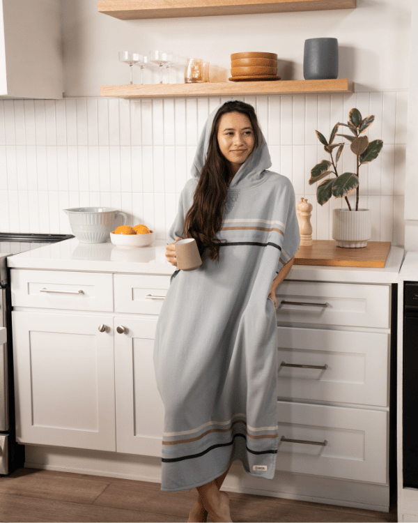 Border Classic Stripe Poncho – Grey