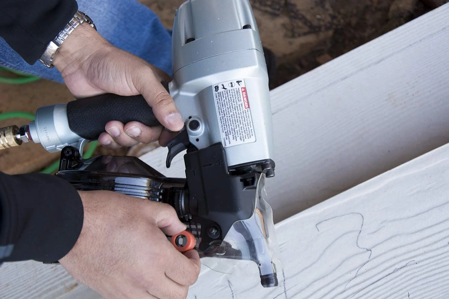 Metabo HPT Coil Siding Nailer, 1-1/2 inch to 2-1/2 inch Siding Nails, Side load, Tilt Bottom Magazine NV65AH2 - UZIS Sports