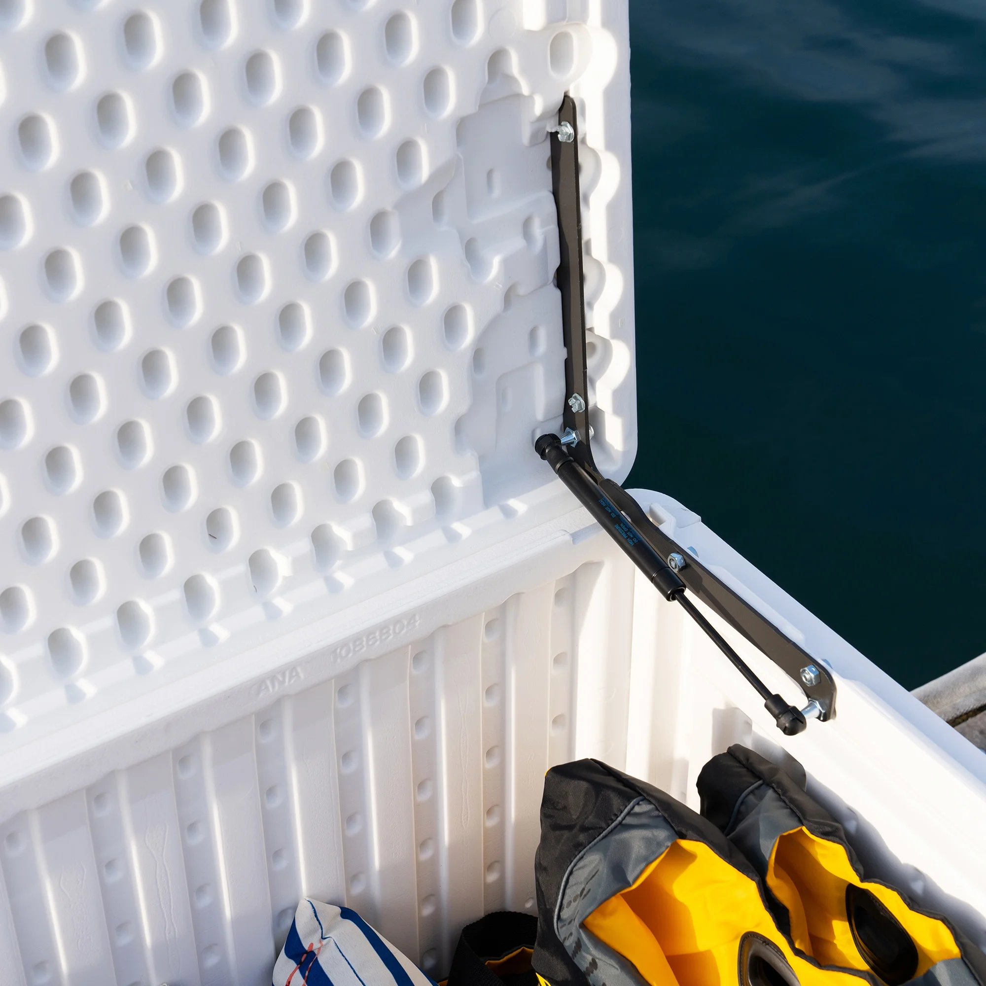Lifetime Marine Dock Box (130 Gallon), 60348 - UZIS Sports