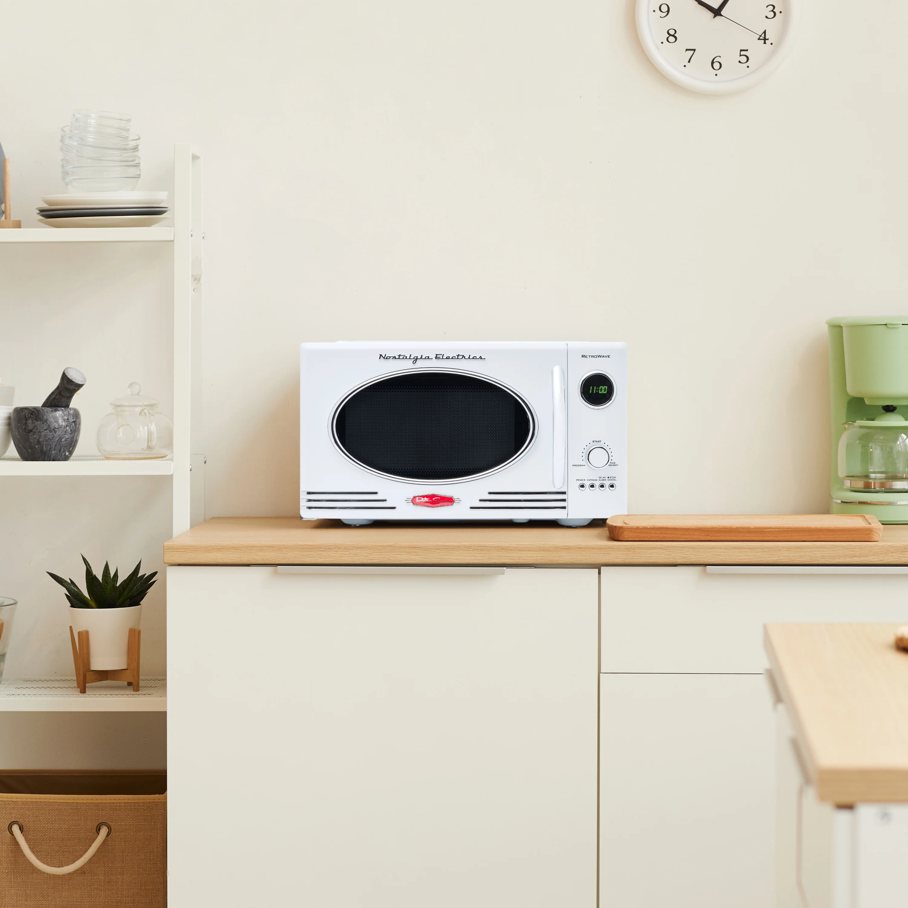 Nostalgia Retro Microwave for Countertop 0.9 cu ft Vintage Microwave, White - UZIS Sports
